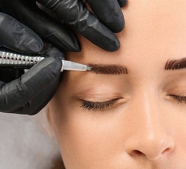 Procédure de microblading des sourcils