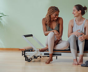 S'asseoir sur le Pilates Reformer