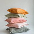 Apilamiento de almohadas coloridas