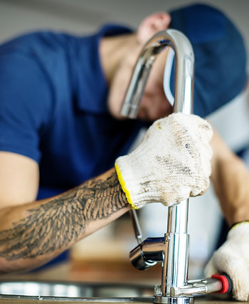 Spüle reparieren