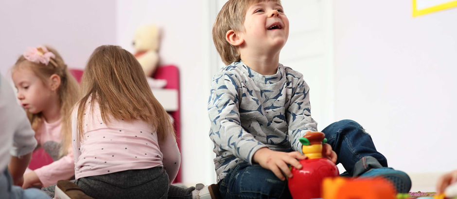 Sensorische Erfahrungen für Kleinkinder: Die Welt mit allen Sinnen entdecken