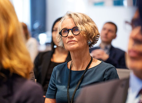 Professionnel assistant à un séminaire