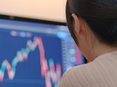 Stockbroker Analyzing Graphs