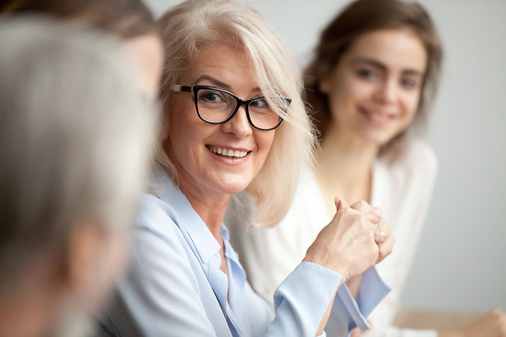 Sourire femme d'affaires