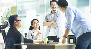 明るいオフィス風景