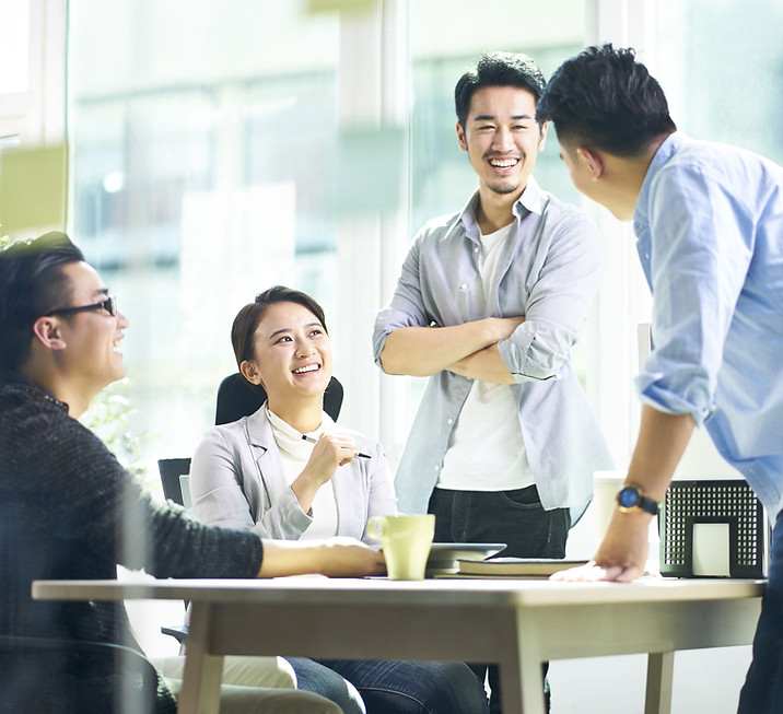 明るいオフィス風景