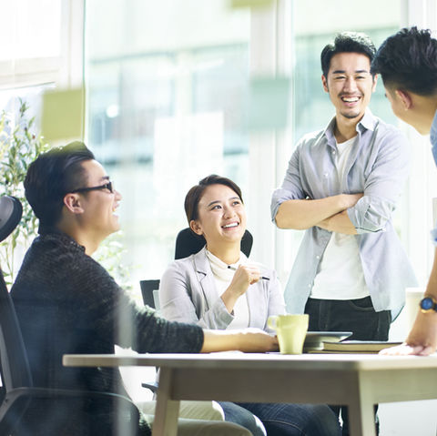 明るいオフィス風景
