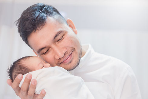 Un père et un nouveau-né