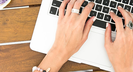 Taper sur un ordinateur portable