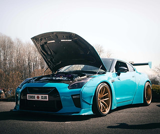 Blauer Sportwagen