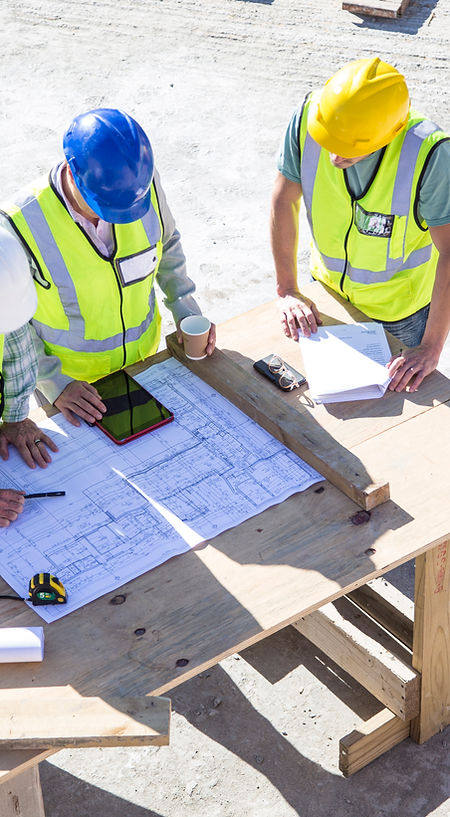 Arquiteto no canteiro de obras