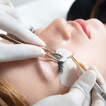 Procedimento de extensão de cílios