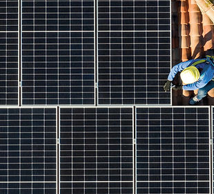 Painéis solares no telhado