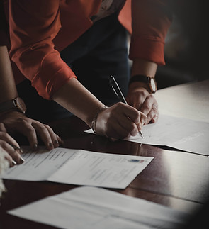 Unterzeichnen eines Vertrages