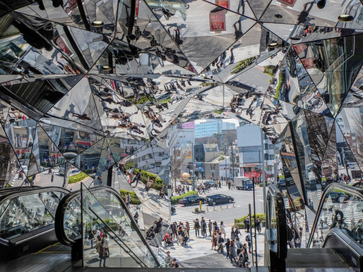 Shopping Mall versus Retail Store. Which dealership will deliver the better experience?