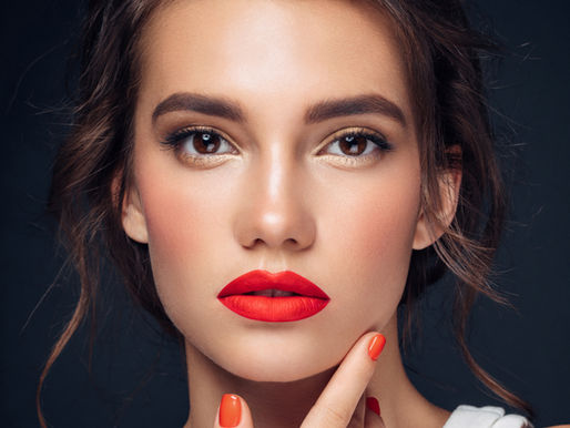 BOCA PROTAGONISTA: O MINIMAL GLAM QUE ENTREGA IMPACTO IMEDIATO