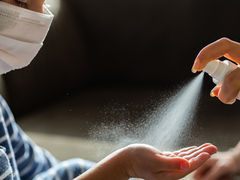 Počty nových prípadov klesajú!