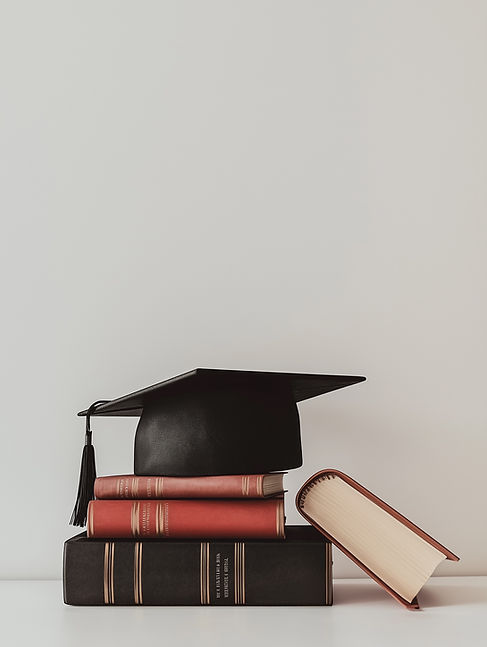 Ausstellung von Absolventenhüten