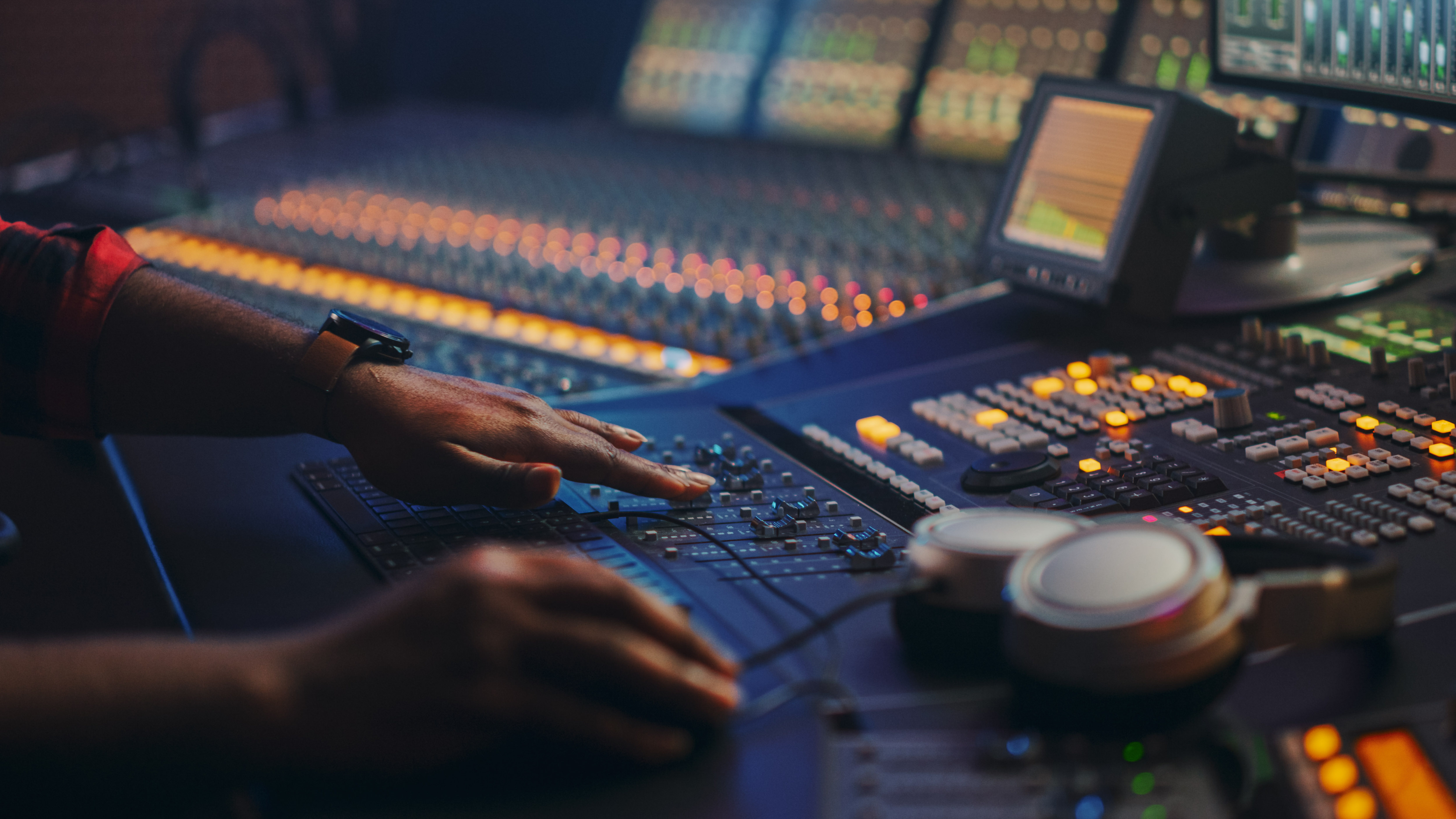 What is the difference between a professional and amateur mixing and mastering service?