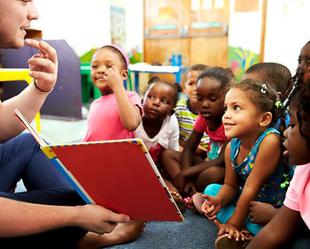座っている子どもに教える