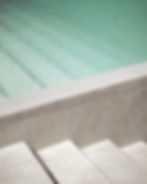 Minimalistische Pooltreppe