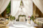 Elegante allestimento per matrimoni all'aperto