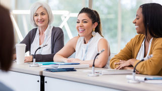 Mulheres que Empreendem: Mulheres de diversas origens estão rompendo barreiras e criando negócios inovadores.
