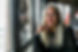 Femme aux cheveux blancs