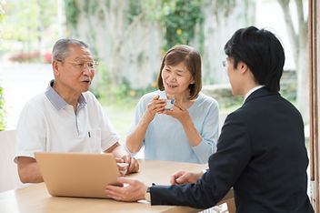 相談中のシニア夫婦