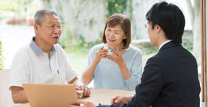 相談中のシニア夫婦