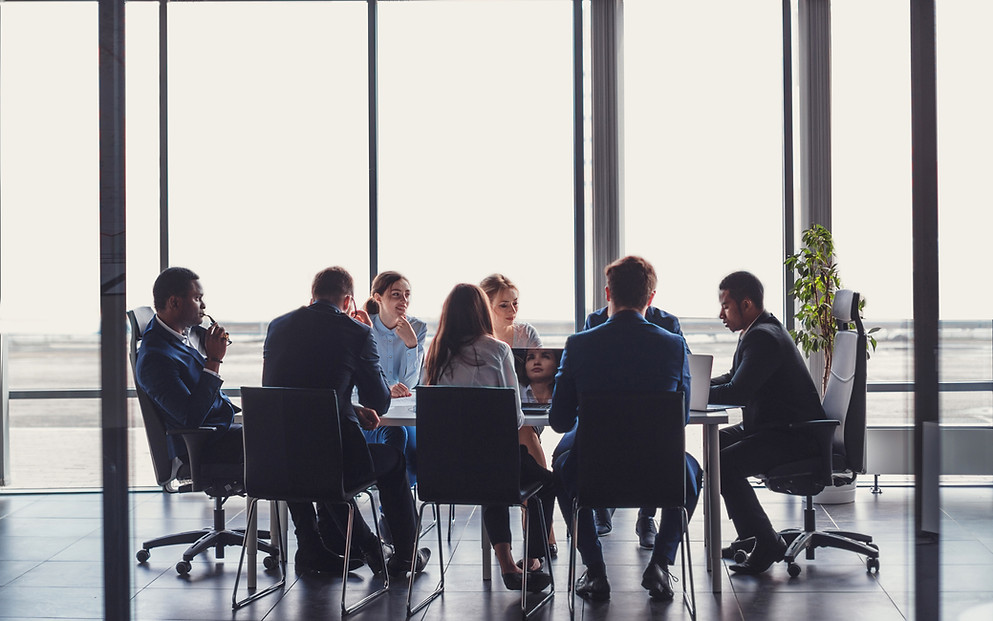 Meeting in modern office – Flexible factoring solutions