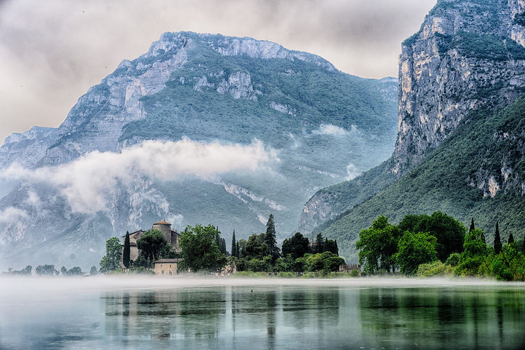 Hoher Berg und See