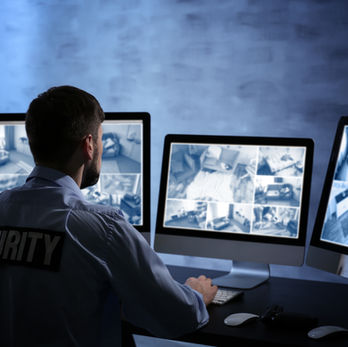 Seguridad Privada 24/7: Disfruta con total tranquilidad; nuestro personal vigila tu bienestar en todo momento.