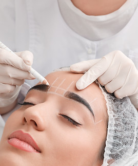 Permanent Augenbrauen Make-up in Bearbeitung