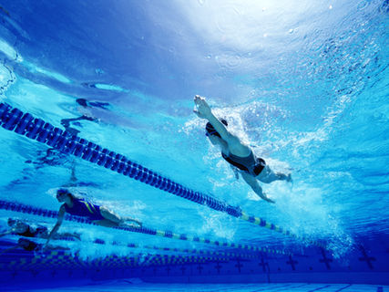 Using a Community Pool After a Knee Injury: Benefits, Concerns, and Timing