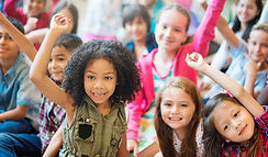 Kinder im Klassenzimmer Klassenfahrt