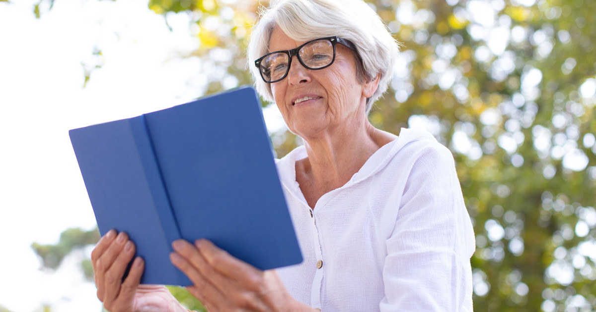 A person confidently engaging in meaningful daily activities despite persistent pain, illustrating the principles of Acceptance and Commitment Therapy.