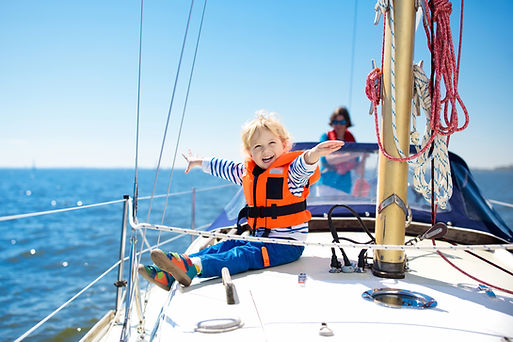 Enfant sur un voilier