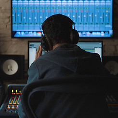DJ