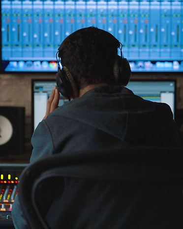 DJ