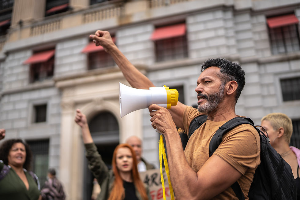 Protesta con megáfono