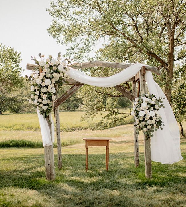 Outdoor Wedding Altar near Lexington, KY
