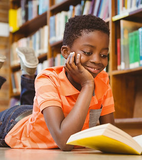 Lesen in einer Buchhandlung