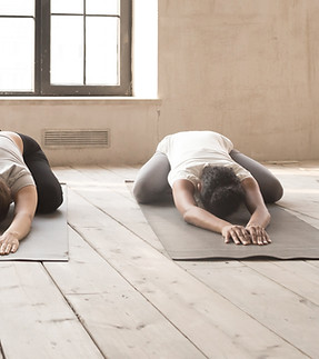 Gruppen-Yoga-Sitzung