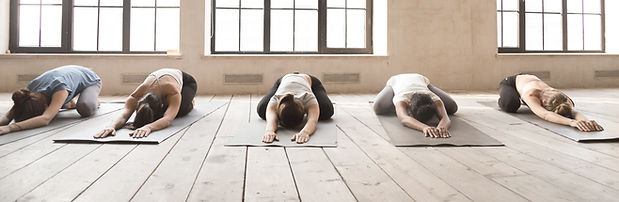 Yoga en groupe Pose de l'enfant