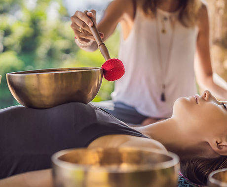 Guérison par le son du bol chantant