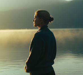 湖邊的女人