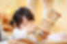 保育園で遊ぶ女児