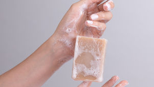 Dry Hands in Winter? Our Best Remedies For Soft Hands.