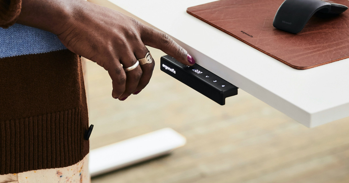 A person adjusting their workstation and using safe lifting techniques while completing everyday tasks comfortably and confidently.